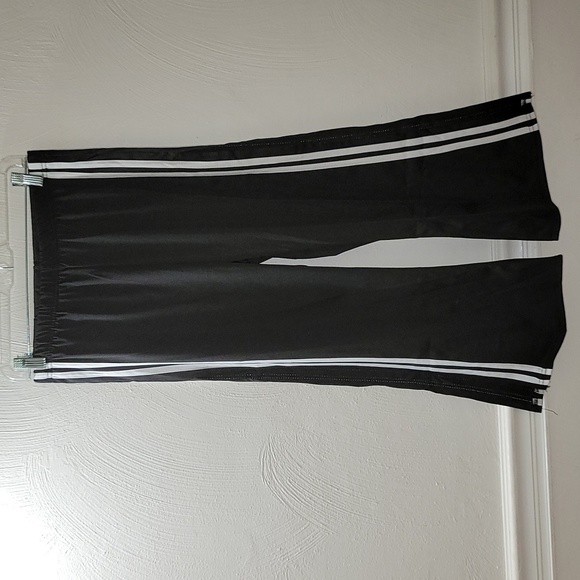 Black and White crop top with matching Black and White pants with splits on side - Picture 4 of 7